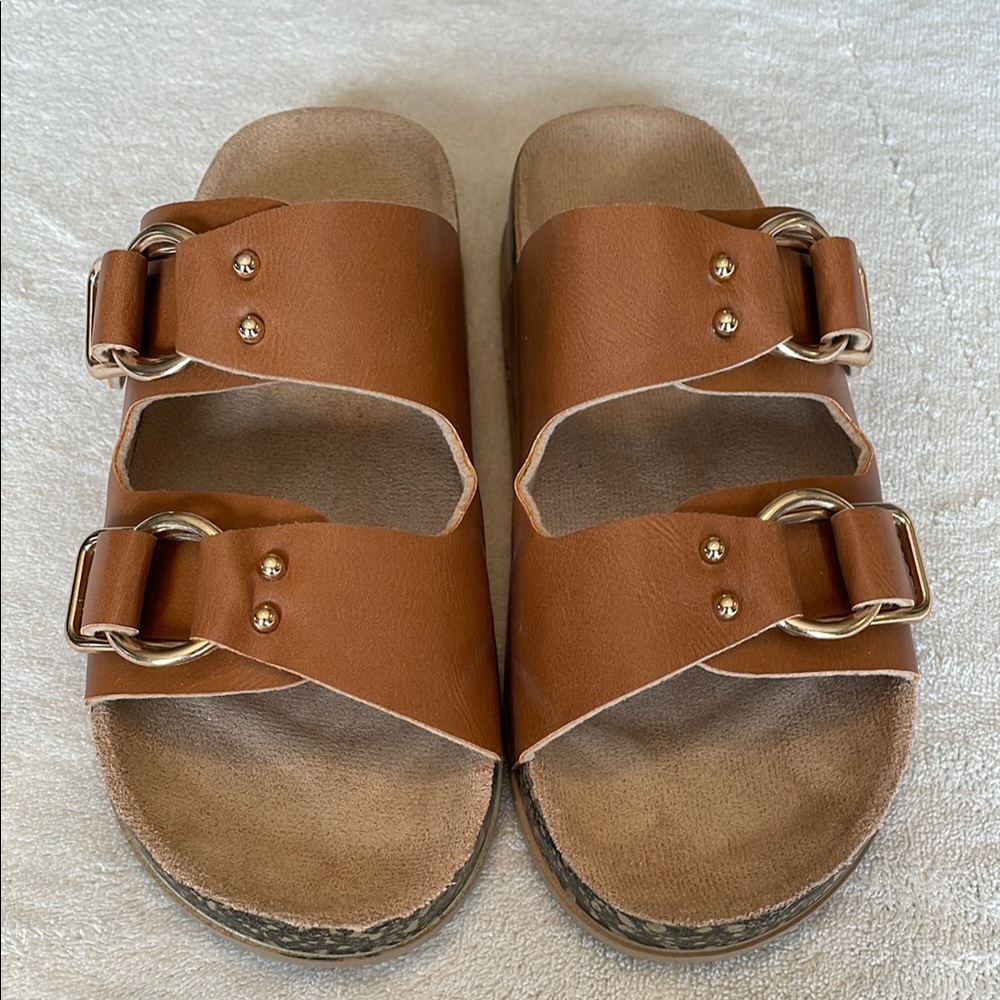 NEW - Qupid double buckle sandals camel, size 5.5